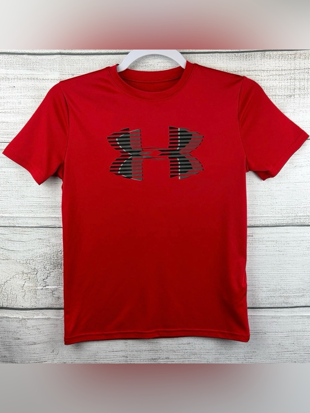 Under Armour Short Sleeve T-Shirt Boys Size Medium YMD - Red W/ Black Logo
